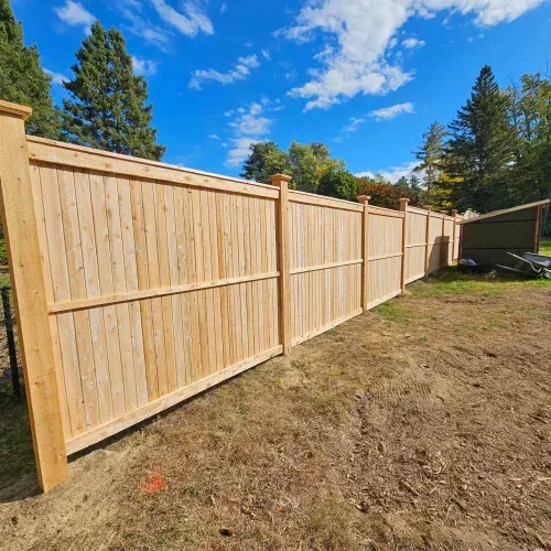 Horizontal cedar fence with hidden fixings
